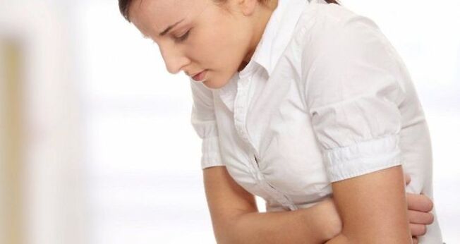 dor abdominal devido a vermes no corpo